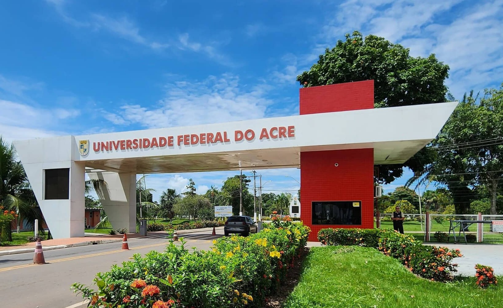 Ufac suspende aulas presenciais em Rio Branco por crise no transporte coletivo