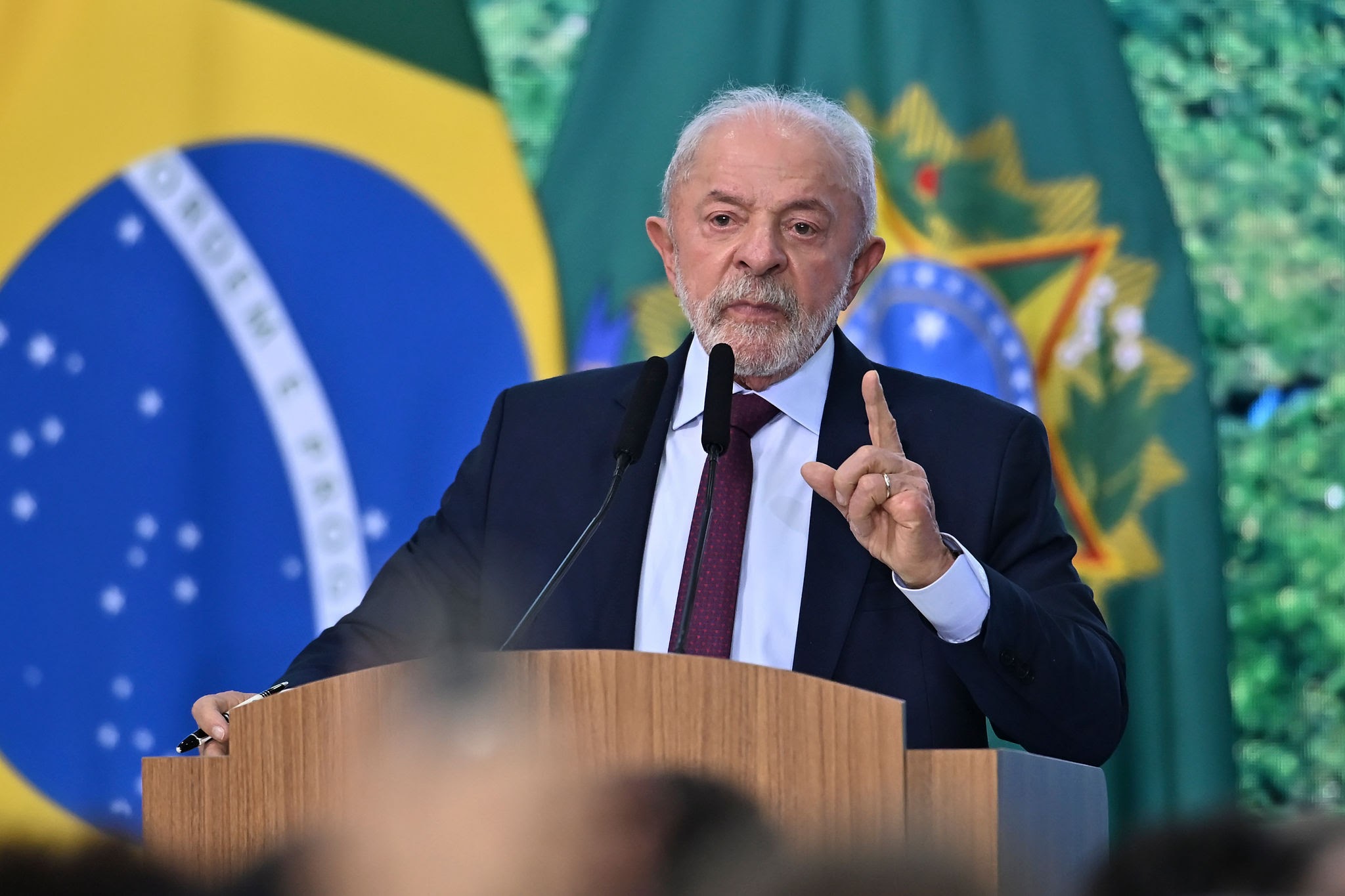 Lula anuncia R$ 18,5 bilhões em crédito para empresas afetadas pelo tarifaço dos EUA