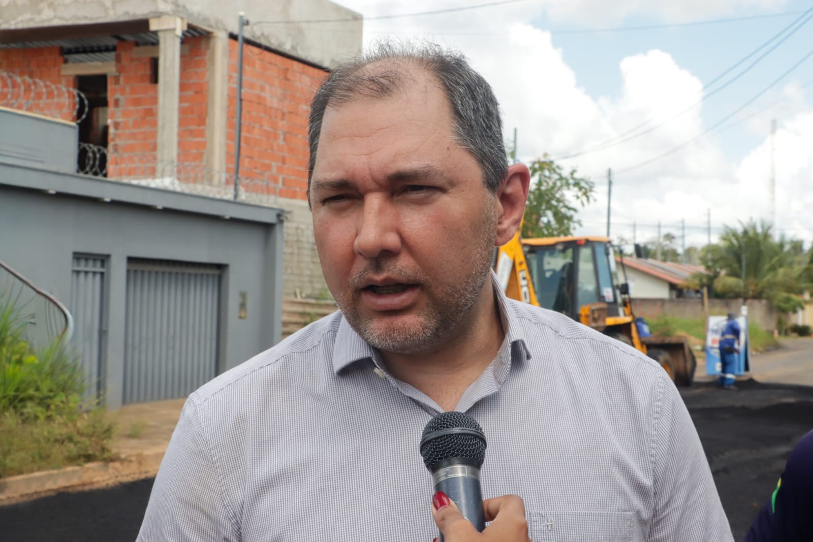 “Estamos acompanhando de perto os serviços para garantir que as obras avancem com qualidade e rapidez, levando mais infraestrutura, acessibilidade e dignidade para a população”, destacou o prefeito em exercício.