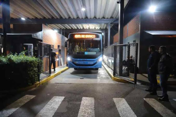 Ônibus novos da JTP começam a deixar Botucatu com destino a Rio Branco